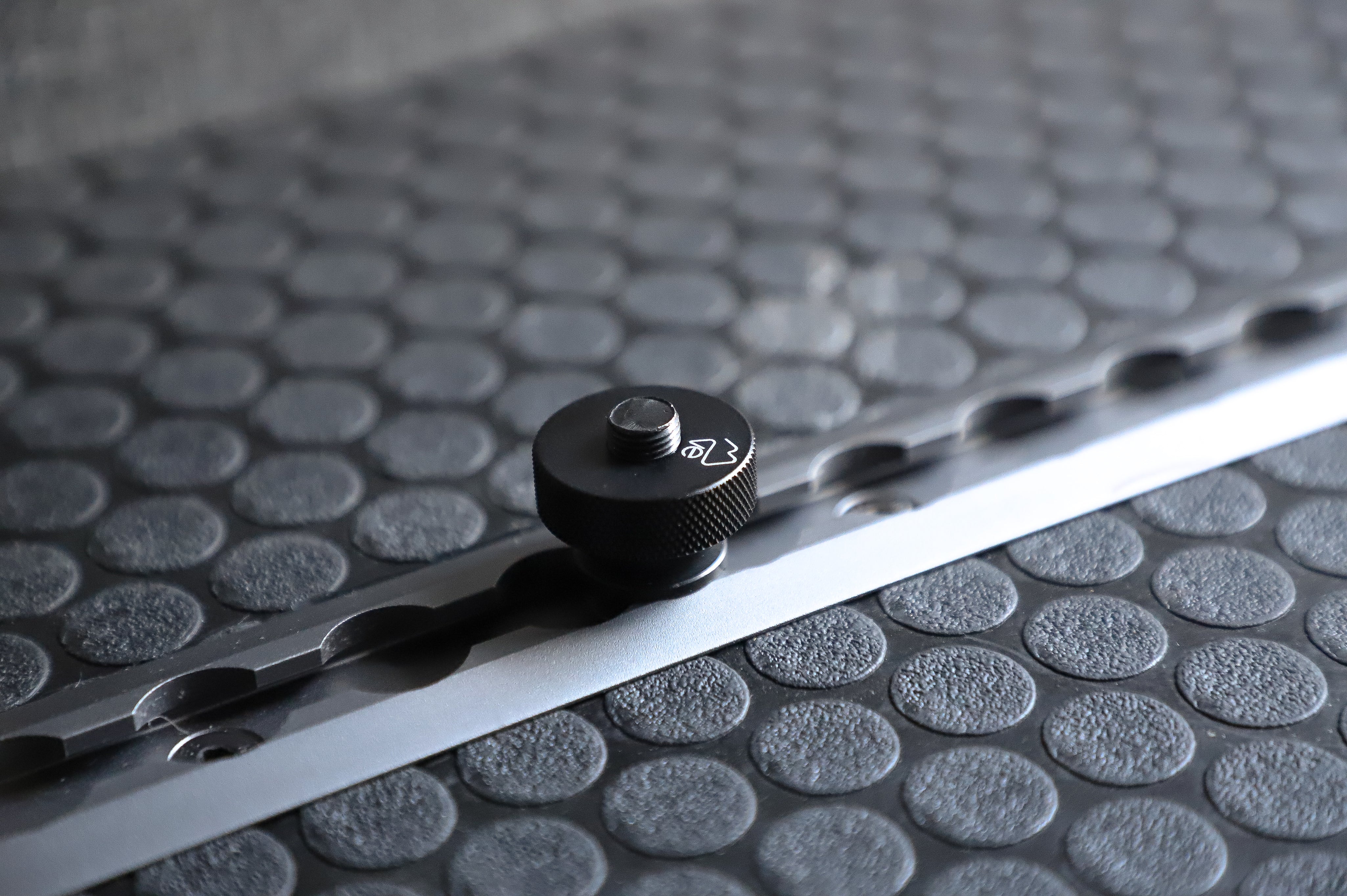 Venture L-Track M8 Aluminum Knob (2 Pack)