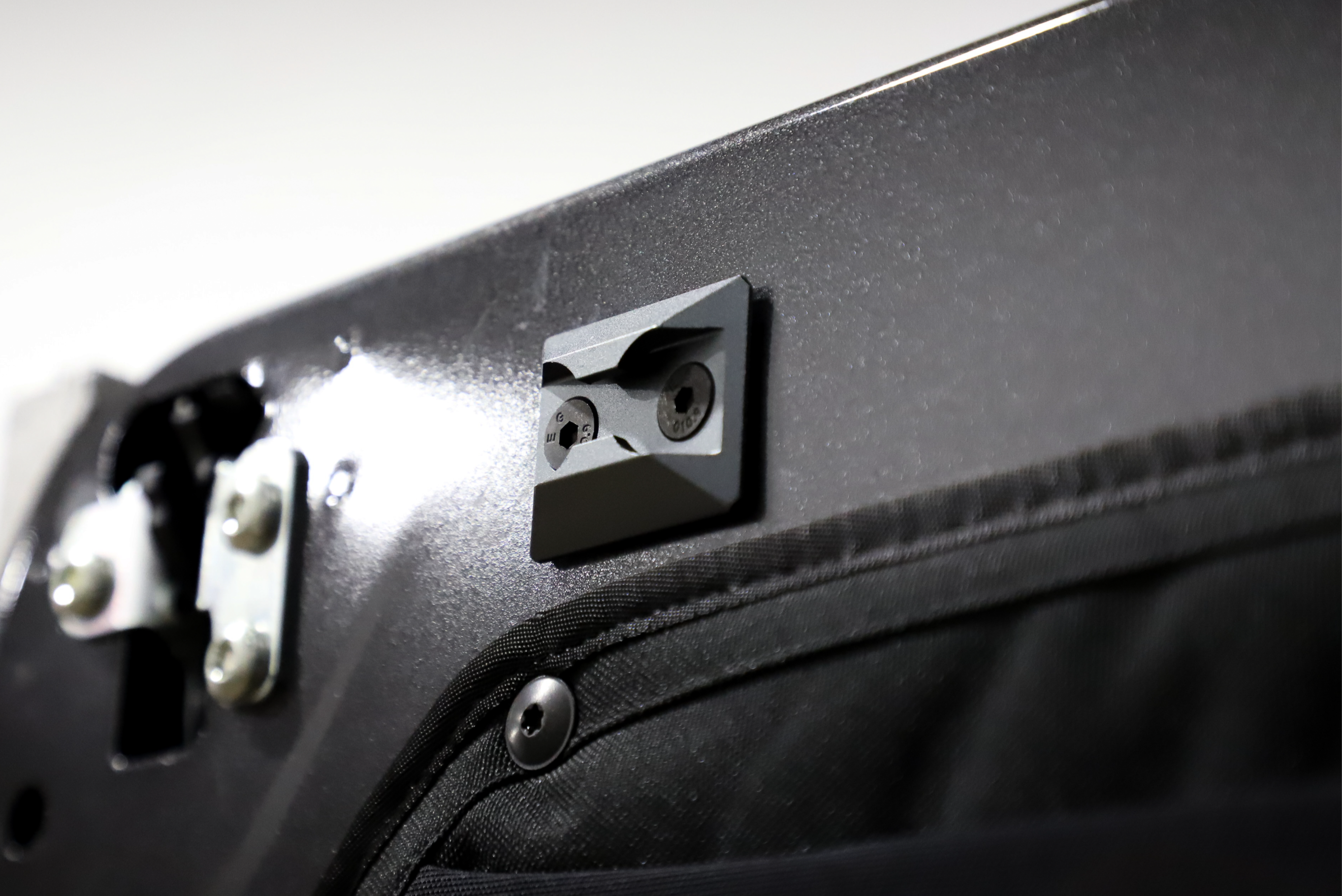 Venture L-Track Single Stud Mount (2 Pack)