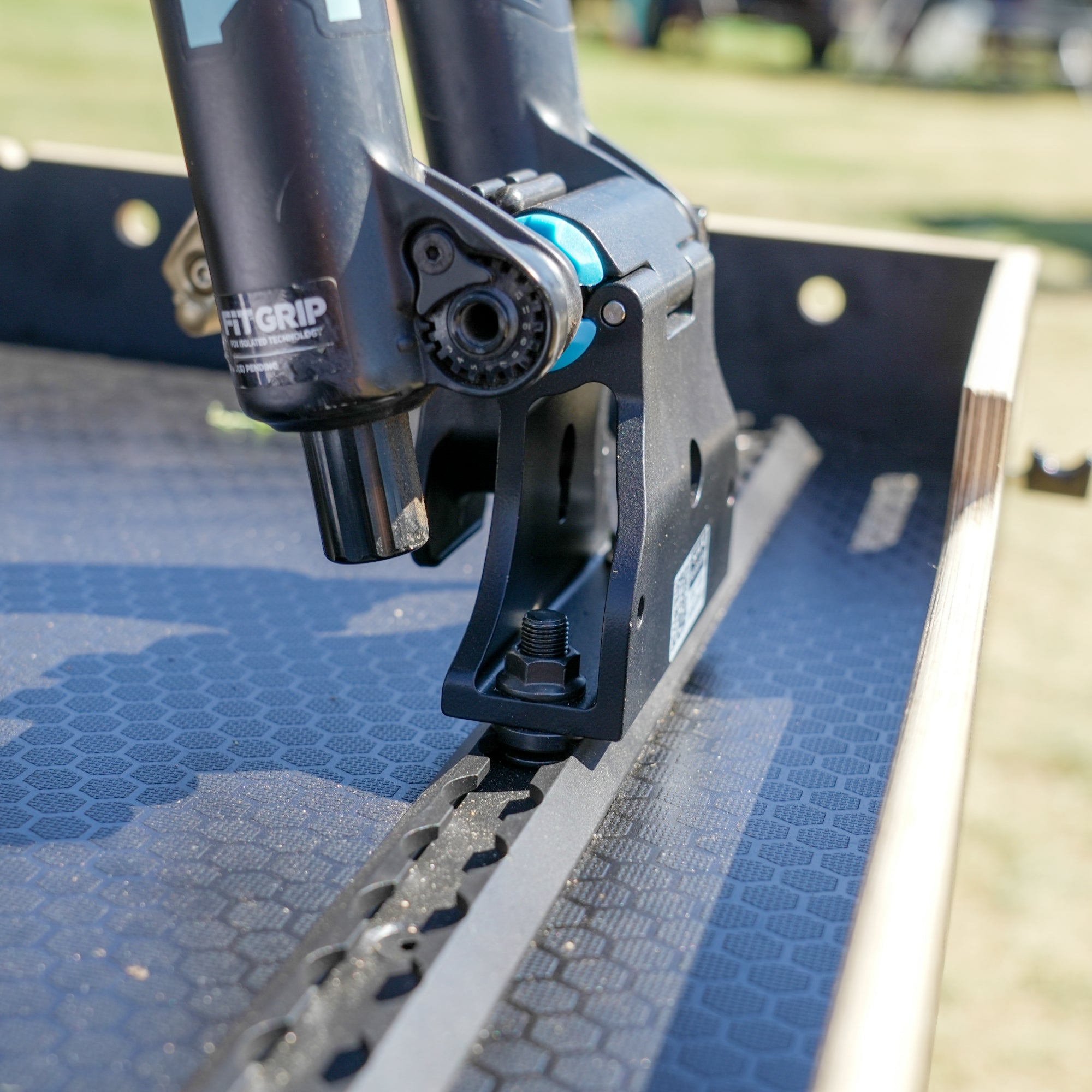 Venture L-Track M8 Single Stud Bolts - 1 inch (25mm)