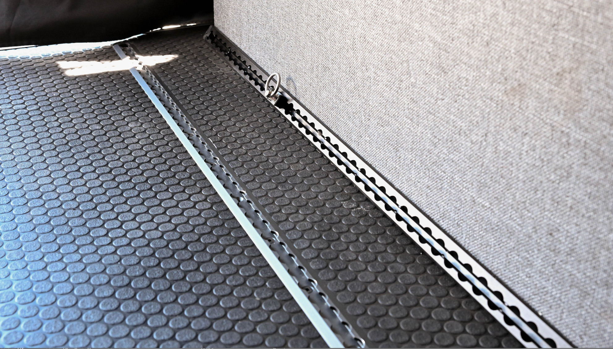 Corner Venture L-Track - 2 Pack